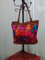 Bolsa de gamuza mediana bordada